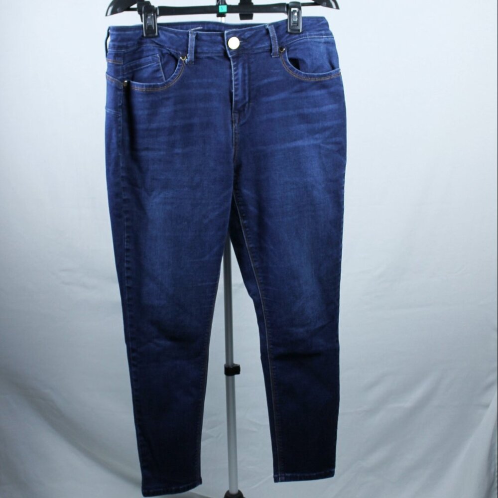 Seven7,  Women's 16 Booty Shaper, Tapered Leg Blue Jean